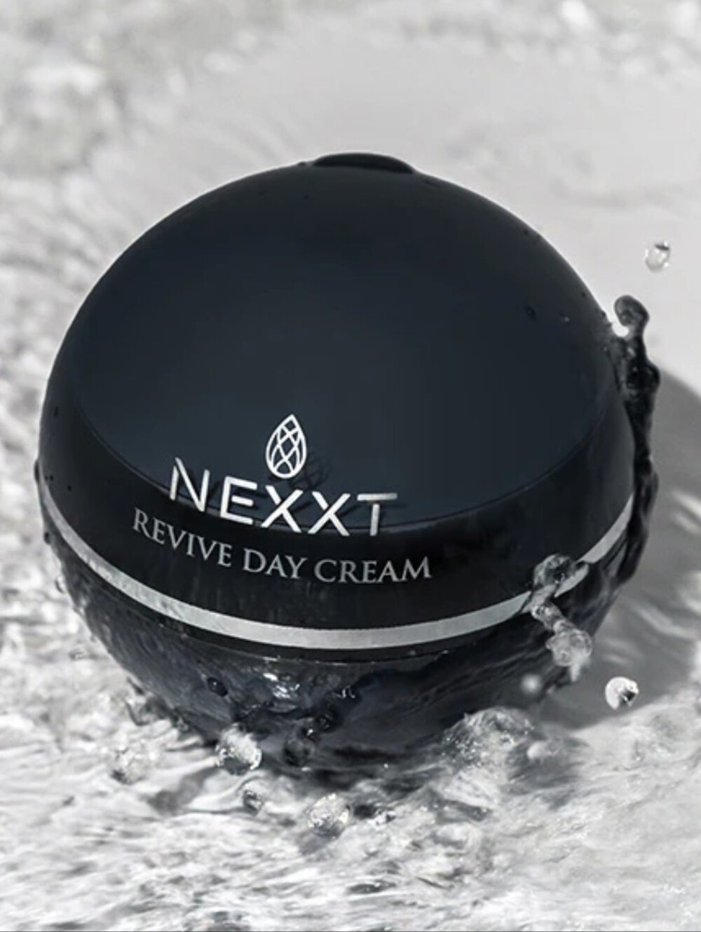 Hydrating Day Cream in Deep Navy Jar